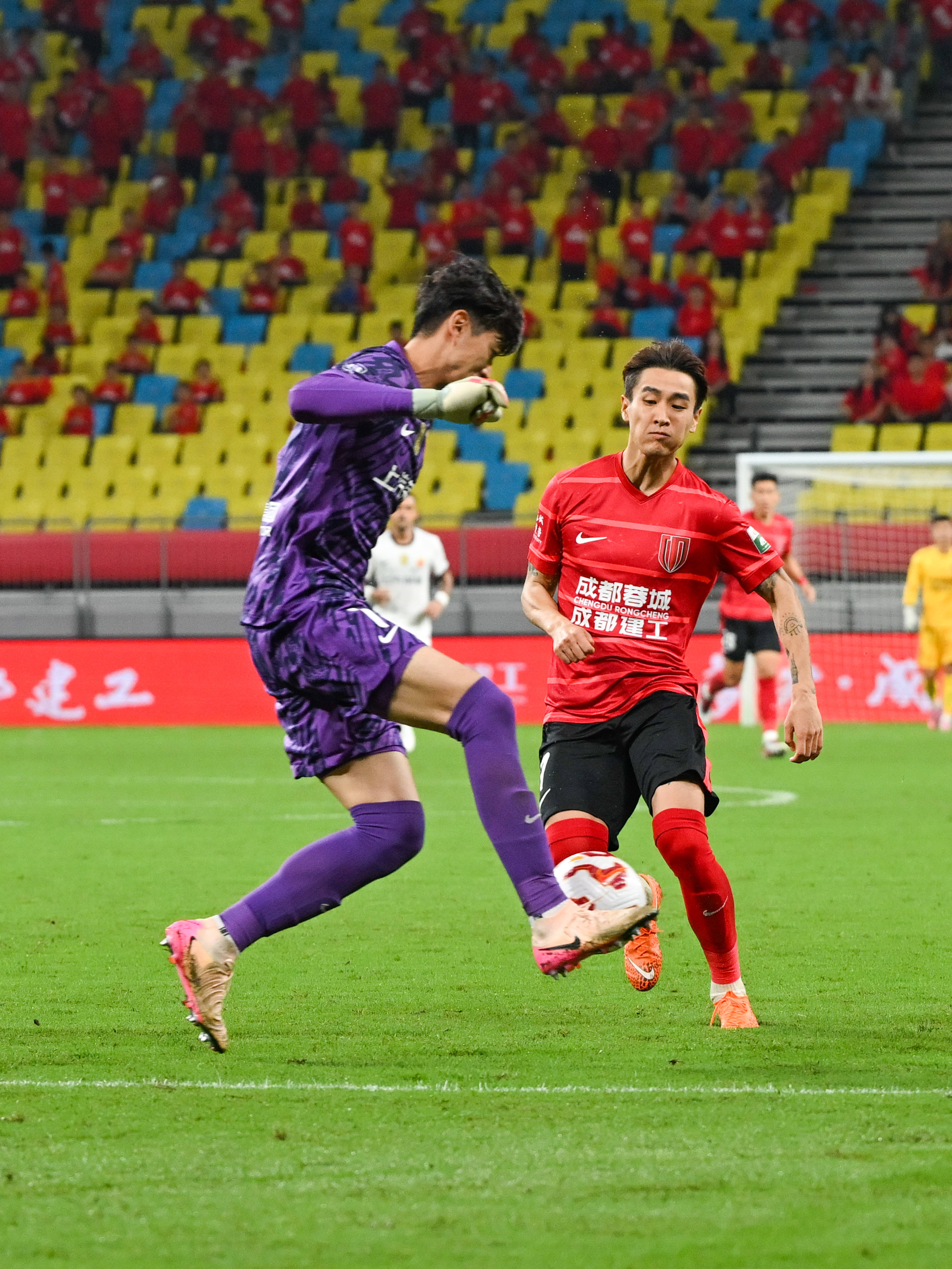 中欧体育官方网站包含荷甲赛程吃紧，成都蓉城今夜战术微调，目标明确，身体对抗强度拉满的词条