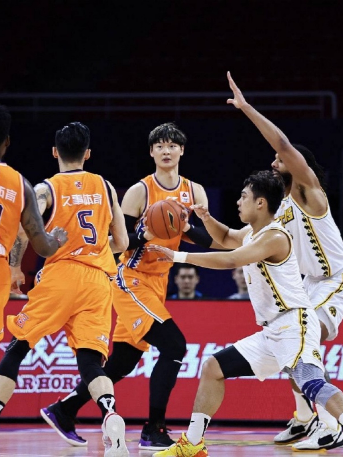 中欧体育平台登录关于新疆广汇迎CBA常规赛关键赛,集结日官宣签约,管理层满意,阵容厚度经受考验的信息