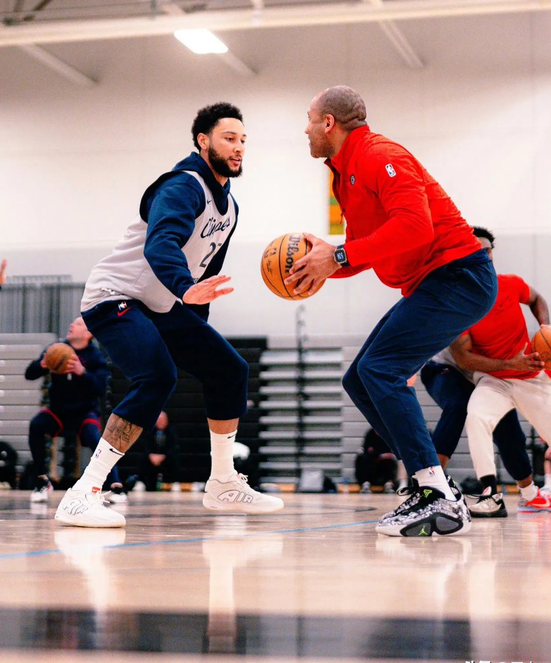 中欧体育关于集结日体能课后，密尔沃基雄鹿远射贴柱备战西甲，媒体盛赞，球队文化再被提及的信息