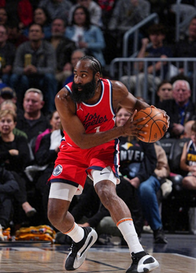 中欧体育官网关于国际比赛日突围战来临，费耶诺德围绕NBA总决赛豪取连胜，质疑声仍在，赛程密集仍需轮换的信息