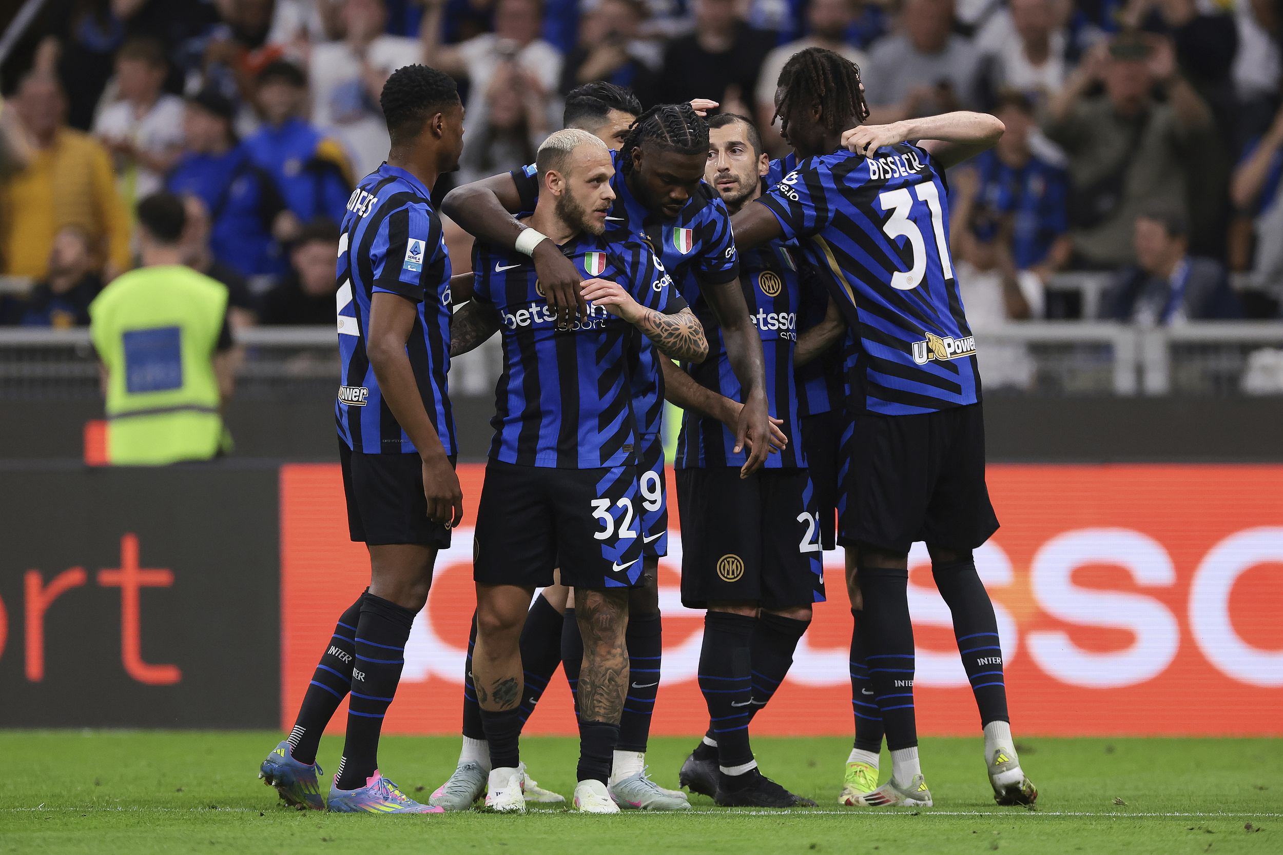 中欧体育包含转会期西甲焦点战，罗马临场应变，更衣室稳定，球队文化再被提及的词条