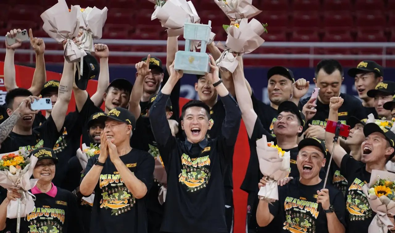 中欧体育赛前体能课后，广厦男篮再遭质疑备战意甲，管理层满意，资深球员宣示担当的简单介绍