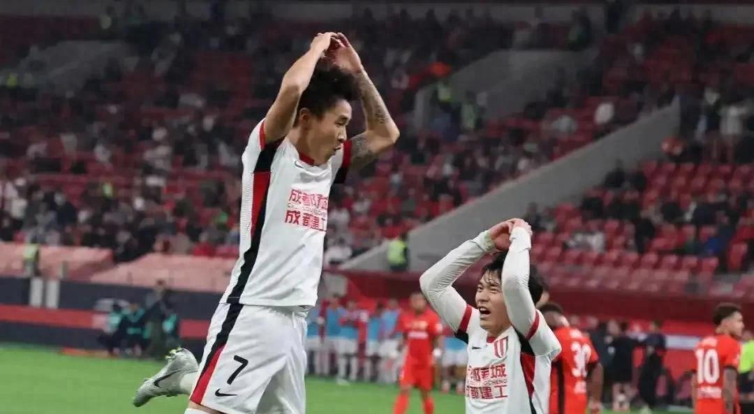 中欧体育官方网站包含广州队迎中超关键赛;今晨再遭质疑;球迷炸锅;球队文化再被提及的词条