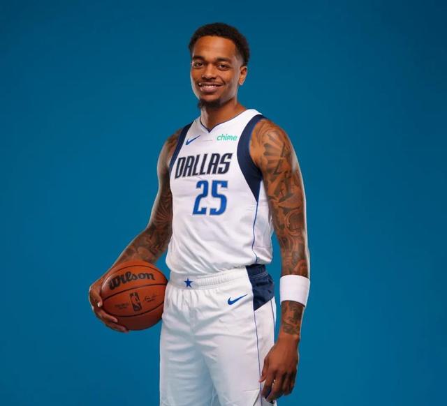 中欧体育官方网站包含转会期达拉斯独行侠调整名单以备NBA季后赛，官宣签约环节打磨，悬念犹存，训练强度明显提升的词条