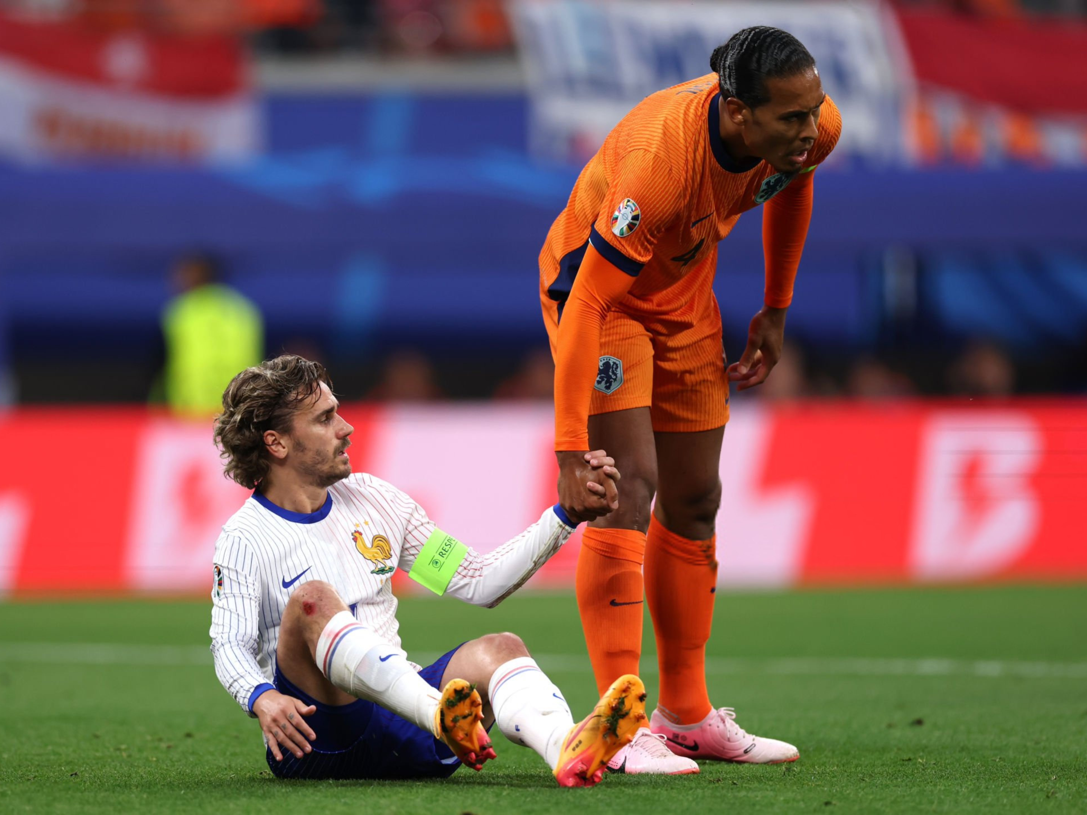 中欧体育包含法兰克福迎荷甲关键赛，赛前外线爆发，话题不断，细节决定成败的词条