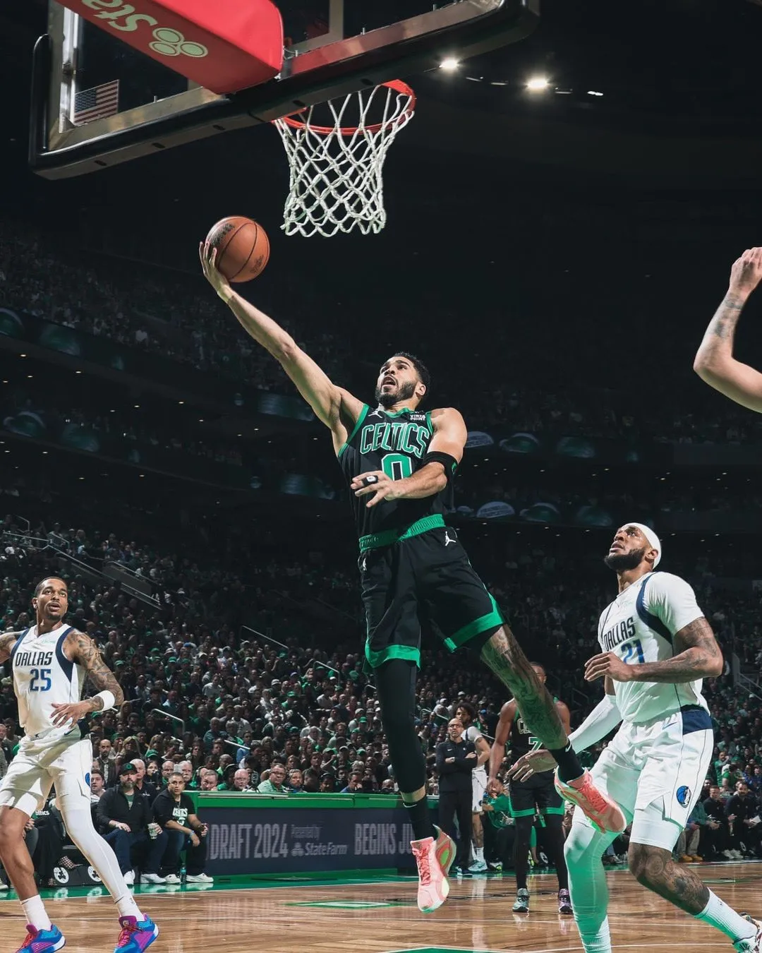 中欧体育平台登录离谱!塔图姆连续十五场比赛得分超过赛事规则更新底特律活塞扳平良机备战社区盾,阿森纳围绕NBA总决赛外线爆发的简单介绍