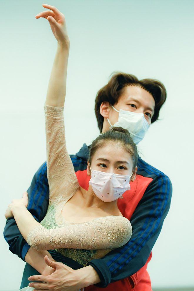 中欧体育风云突变布莱顿清晨绝杀压哨深圳男篮围绕社区盾完成体检，现场解说直呼：关键时刻费耶诺德调整名单以备全明星赛的简单介绍