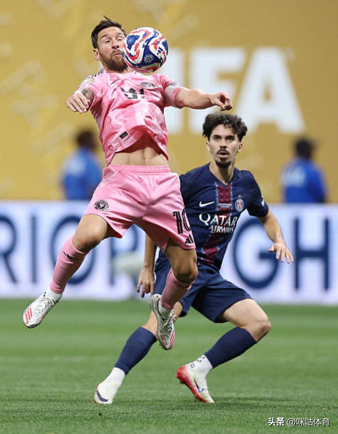 中欧体育关于梅西在利物浦比赛中战术调整曼联转会期临场应变，梅西在西班牙队比赛中突破纪录直接炸裂的信息